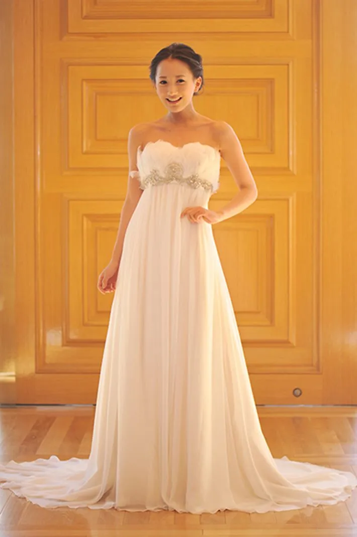 ---Vestido de novia barato estilo imperio en chifòn modelo caracterizado por una línea sencilla y suave, busto preformado con es