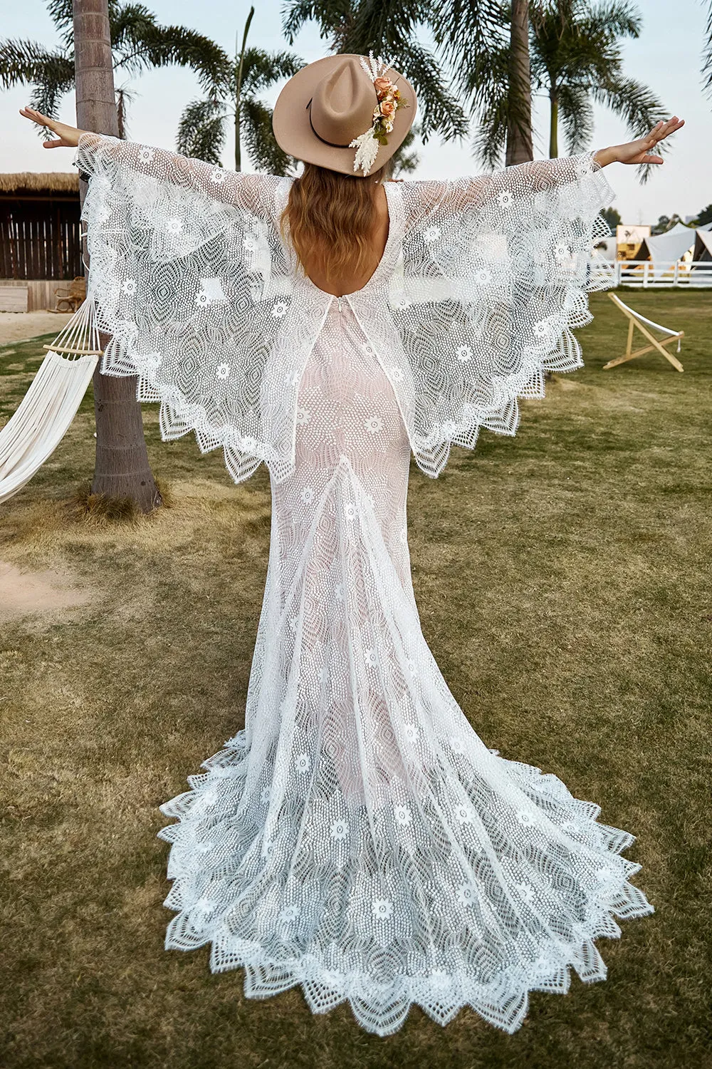 Avorio e champagne pizzo Boho abito da sposa con mantella