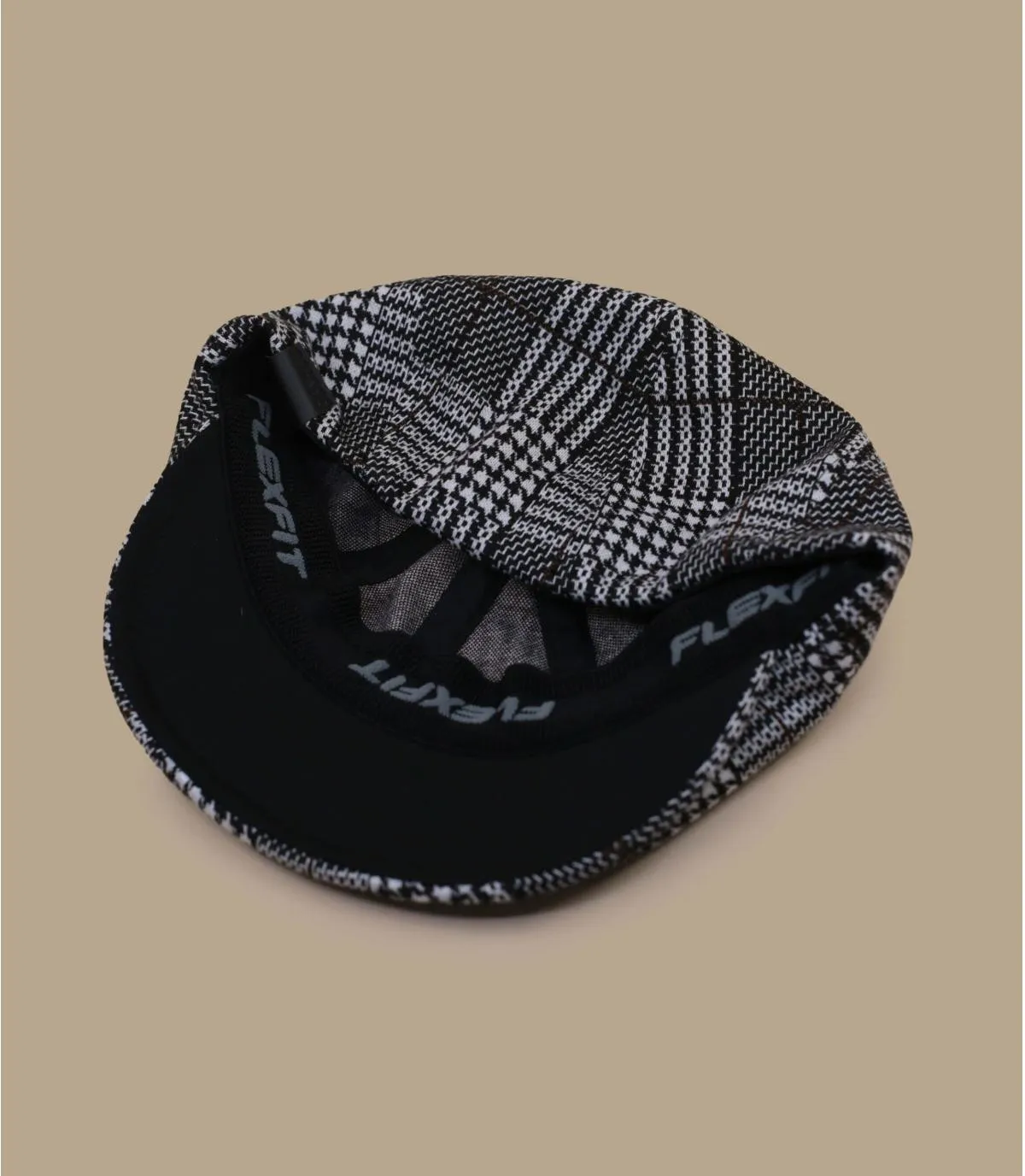 berretto piatto nero a quadriPattern Flexfit Cap black plaid     