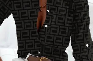 Blusa elegante con stampa geometrica  Lavlenta, nera