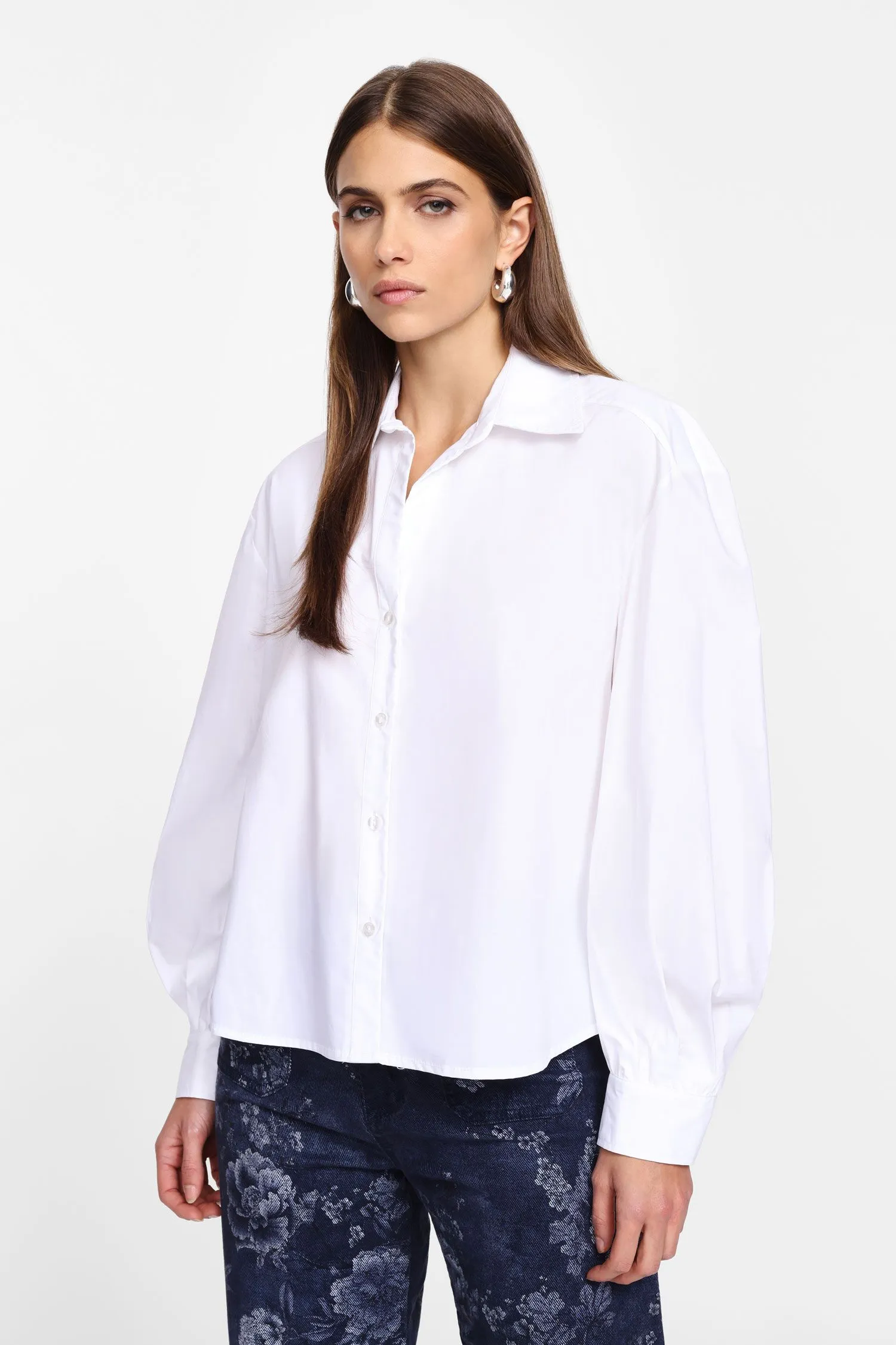  Camicia con colletto classico e maniche volume 