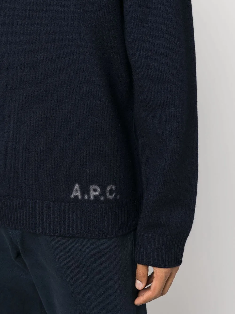 maglione blu logo a intarsio