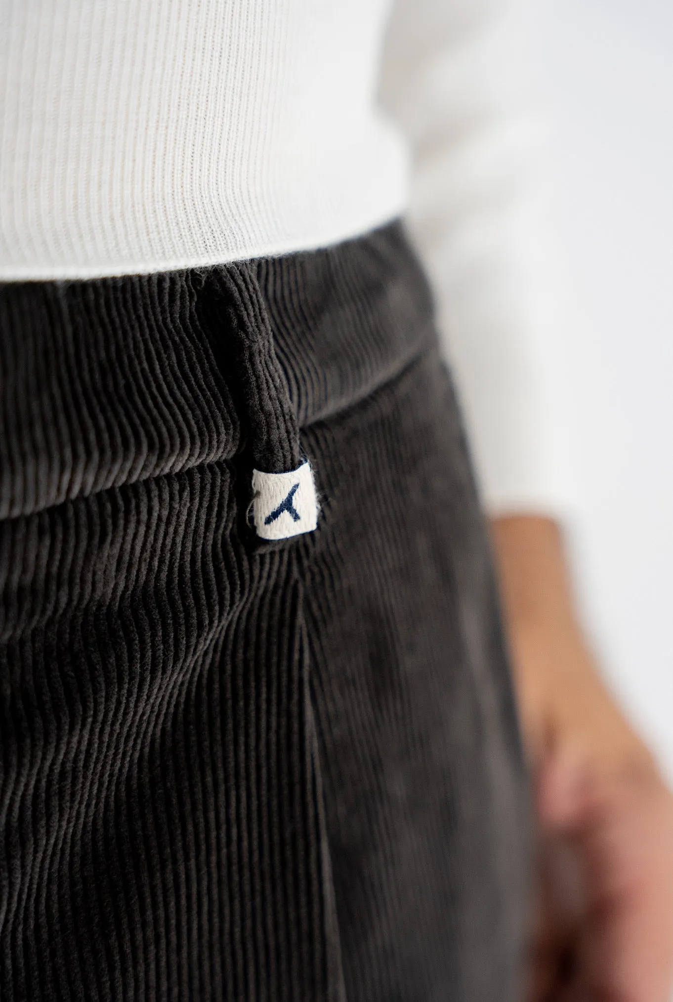 MYTHS Pantaloni Velluto Lavato Testa di Moro