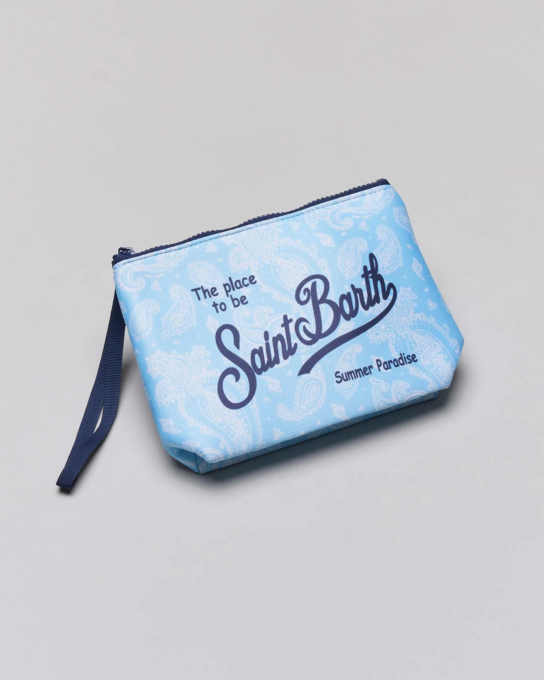 Pochette azzurra in neoprene a fantasia paisley bianca