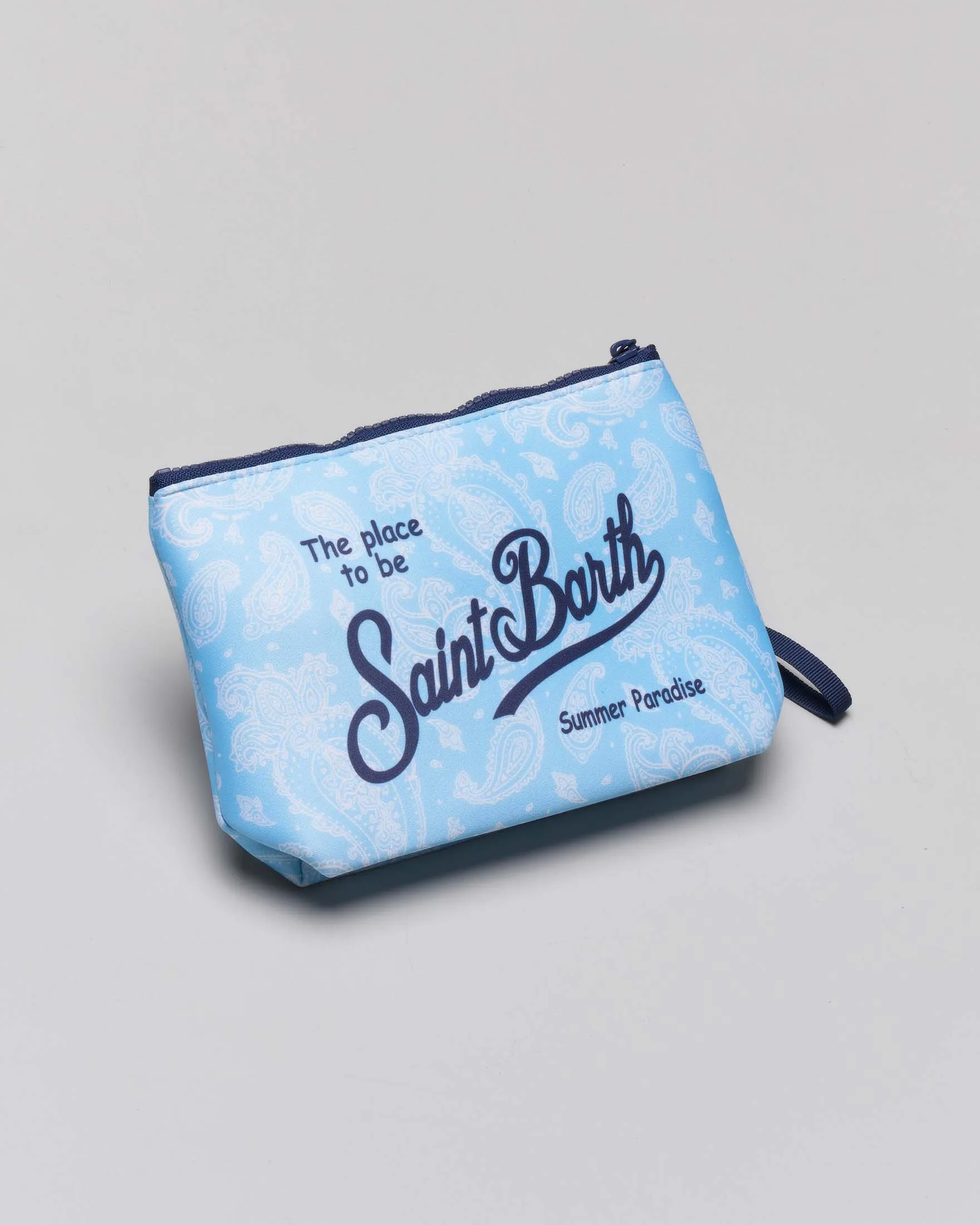 Pochette azzurra in neoprene a fantasia paisley bianca