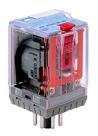 Relè di potenza Turck serie C4-A40, 4PDT, bobina 125V cc, A innesto