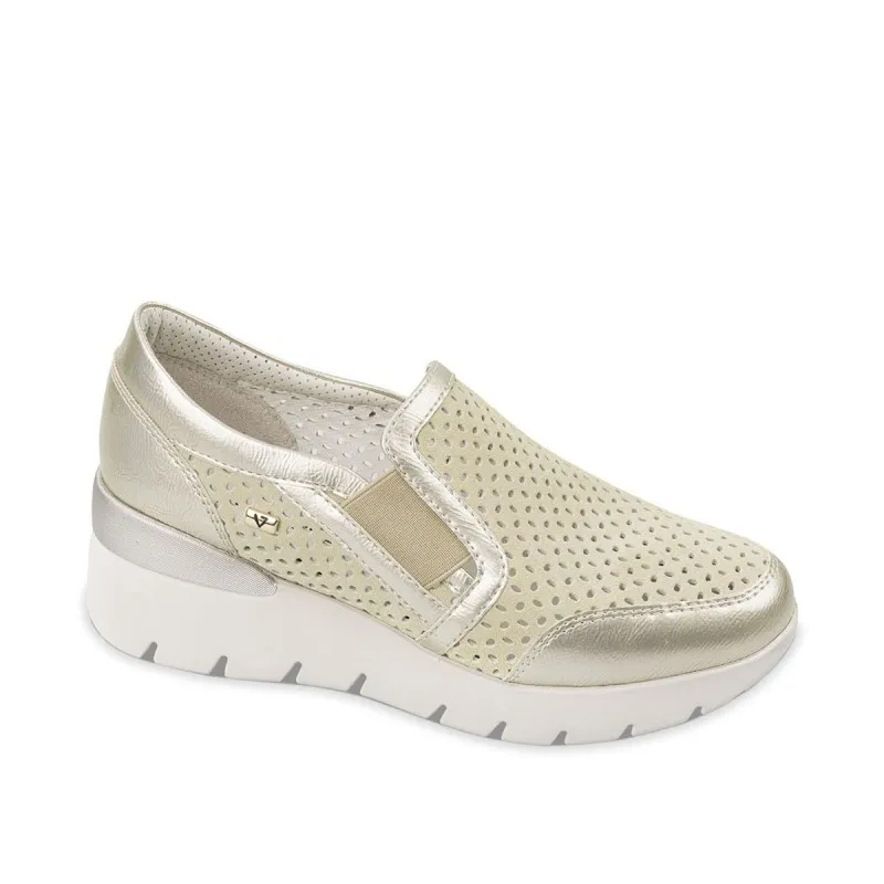 SCARPE SLIP ON TRAFORATE DA DONNA VALLEVERDE