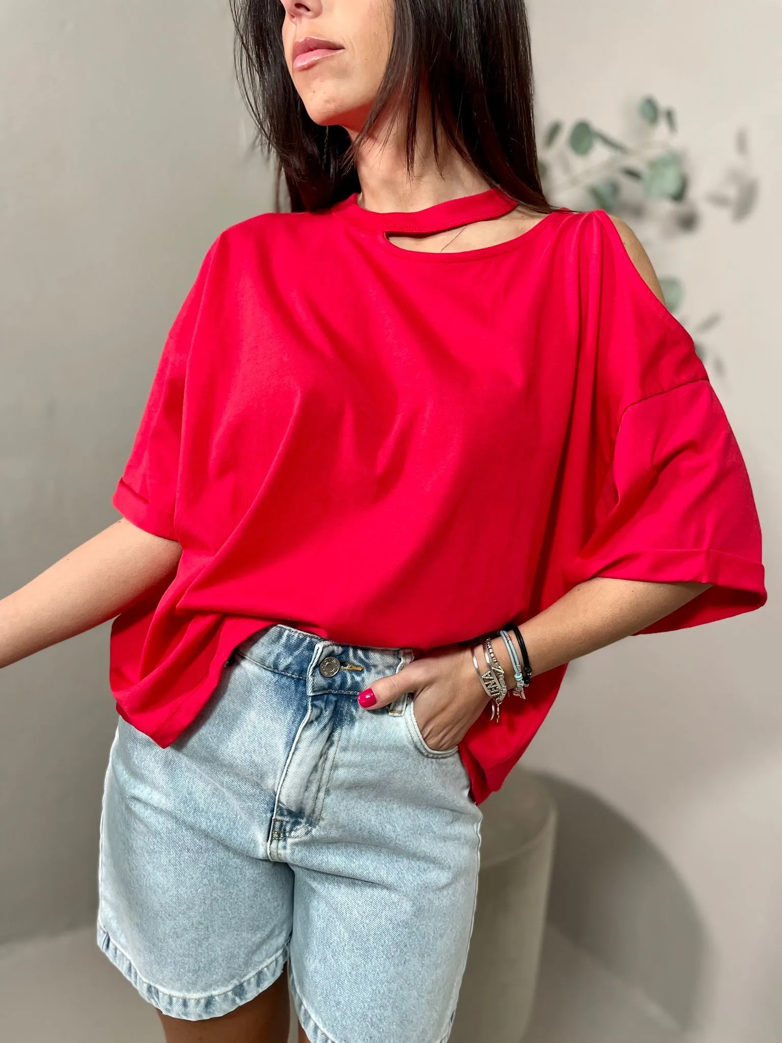 T-Shirt Cut Out Rossa Vicolo