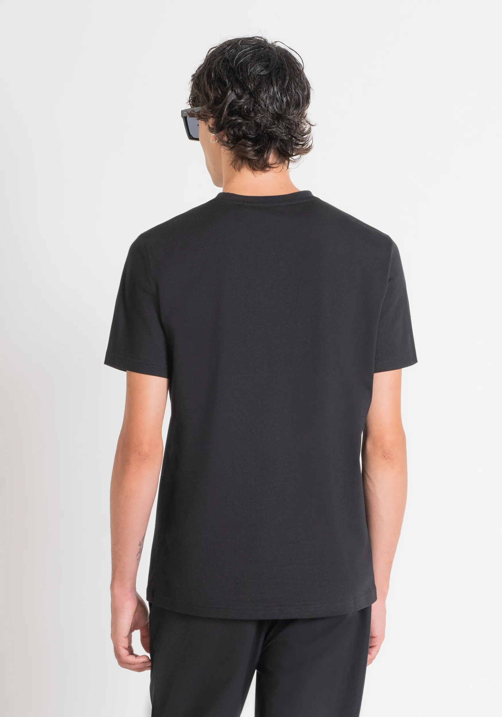 T-SHIRT REGULAR FIT IN JERSEY DI COTONE NERO CON STAMPA STREET