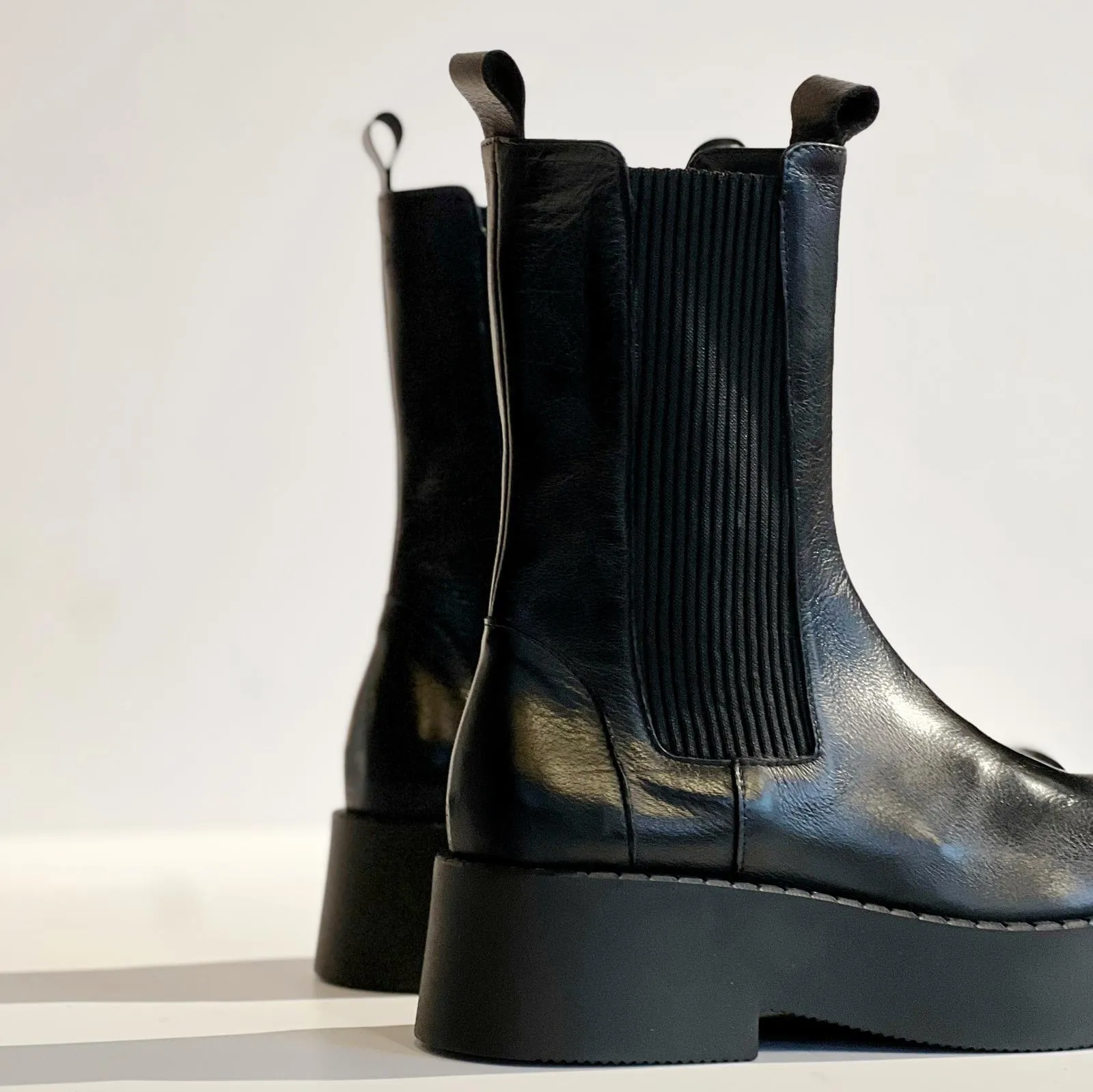 W4-AROA21 Beatles Nero Woman  